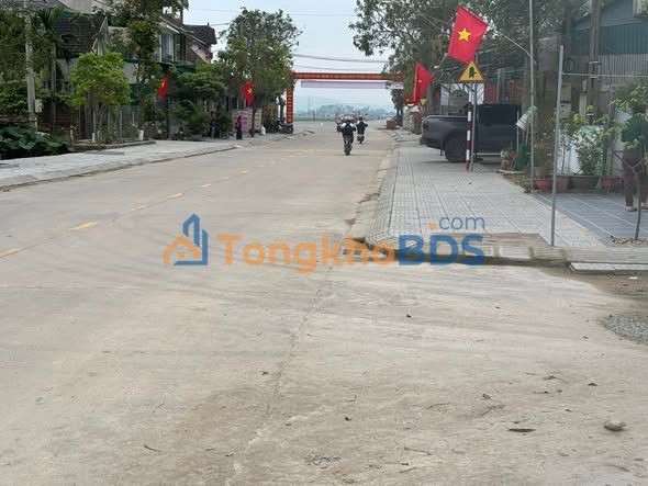 Mặt bằng Ngã tư Trổ Yên Hồ 200m² 5 triệu - Mặt tiền kinh doanh