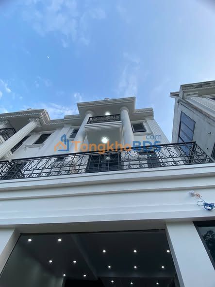 Cho thuê nhà 3 tầng mặt tiền Hồ Tông Thốc, Vinh - Kinh doanh sầm uất