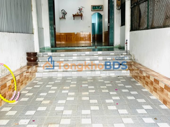 Nha mat tien Hoang Van Thai 160m2 2.49 ty - San sang o ngay