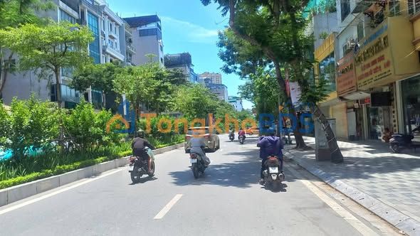 Nhà mặt phố Tây Hồ 960m² giá 86.9 tỷ - Sẵn sàng ở ngay