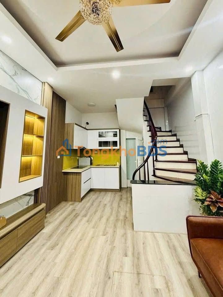 Nhà Long Biên 36m2 8 tỷ - Ô tô vào tận nhà