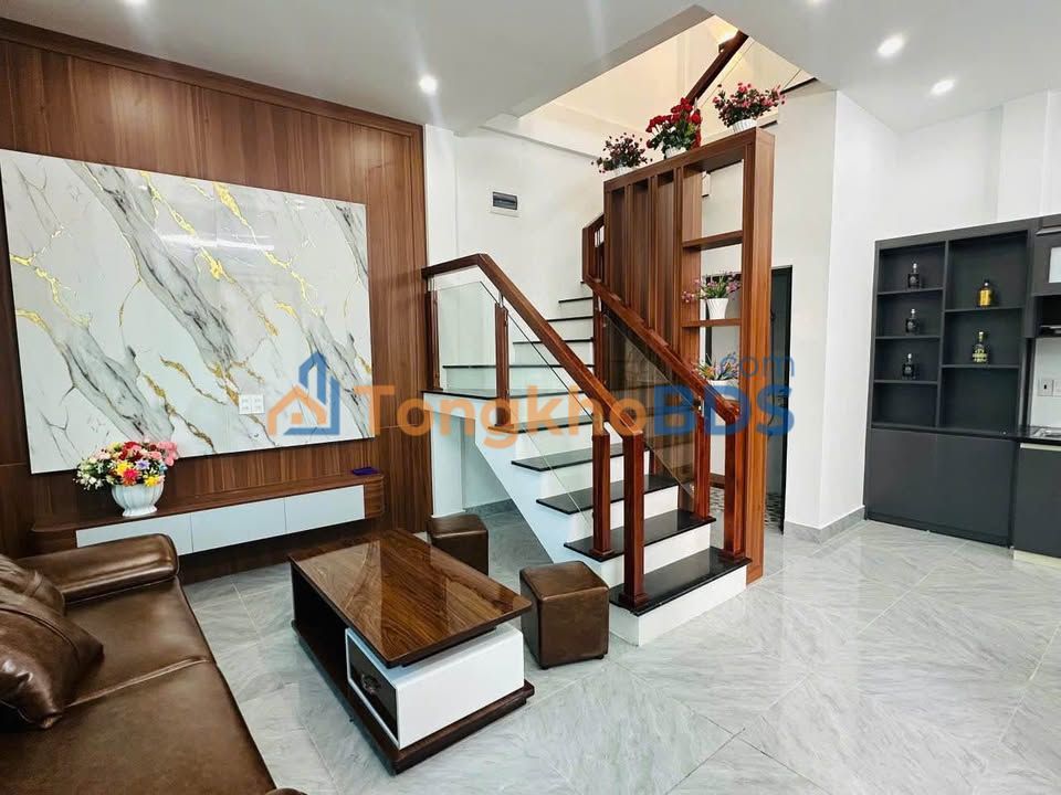 Nhà Xóm 7 Hưng Đông 52m2 giá 2.7 tỷ - Ô tô vào nhà