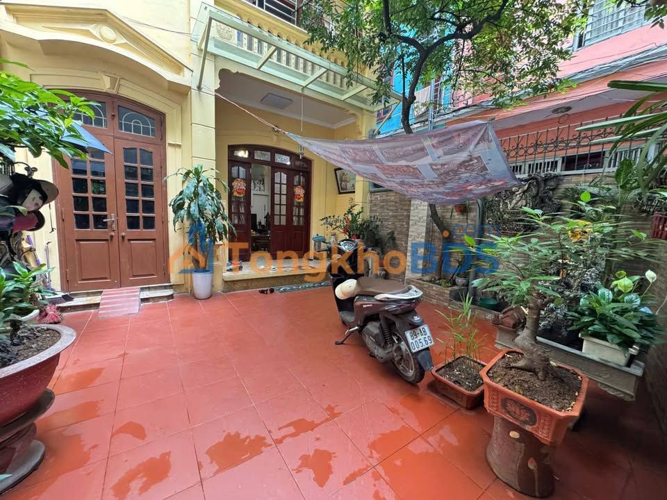 Nha Lac Long Quan Cau Giay 82m² 1 ty - O to vao tan nha