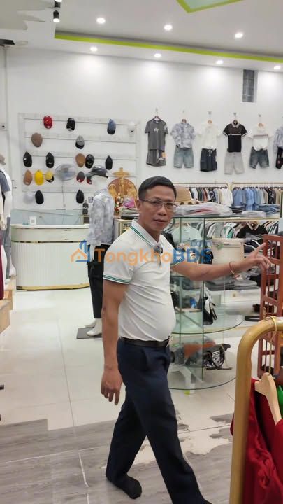 Nhà phố Dĩ An 300m² giá 10 tỷ - Mặt tiền kinh doanh