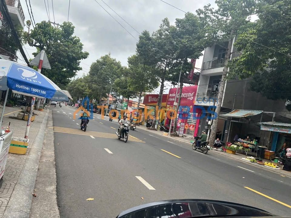 Nhà mặt tiền Nguyễn Văn Cừ 101m2 8tr - Ô tô vào tận nhà