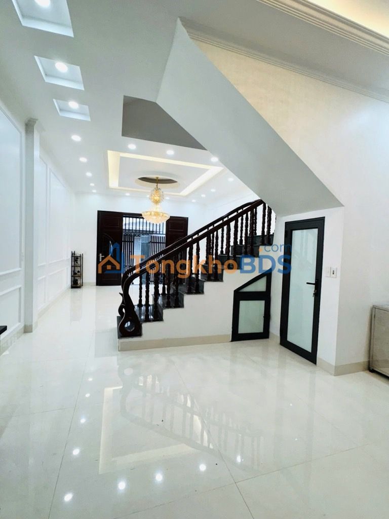 Nhà Nguyễn Văn Huyên 90m² 18.8 tỷ - Ô tô vào tận nhà