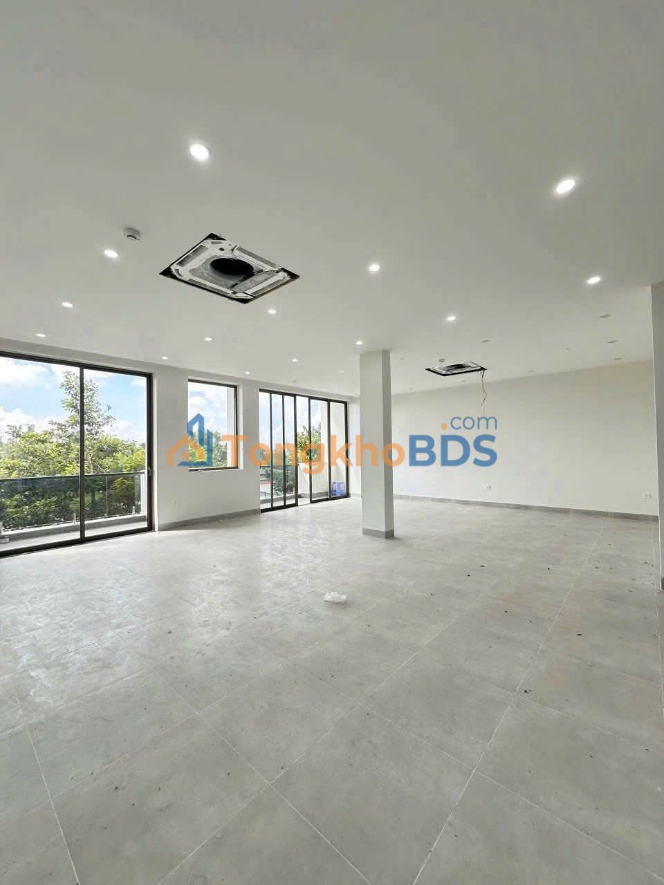 Nhà Trần Văn Trà 185m² 65 triệu - Ô tô vào nhà