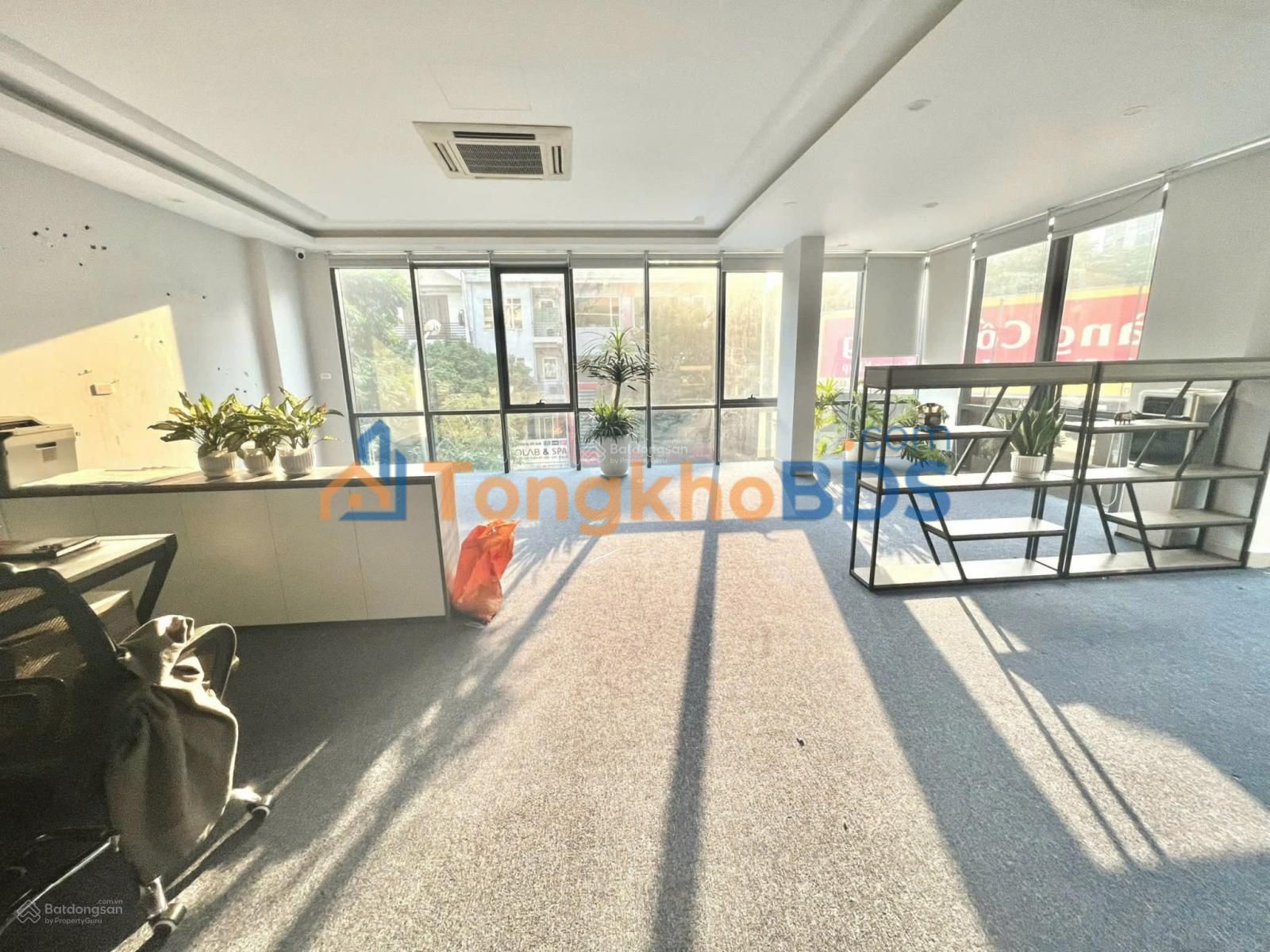 Văn phòng Hoàng Quốc Việt 60m2 11 triệu - Vị trí trung tâm