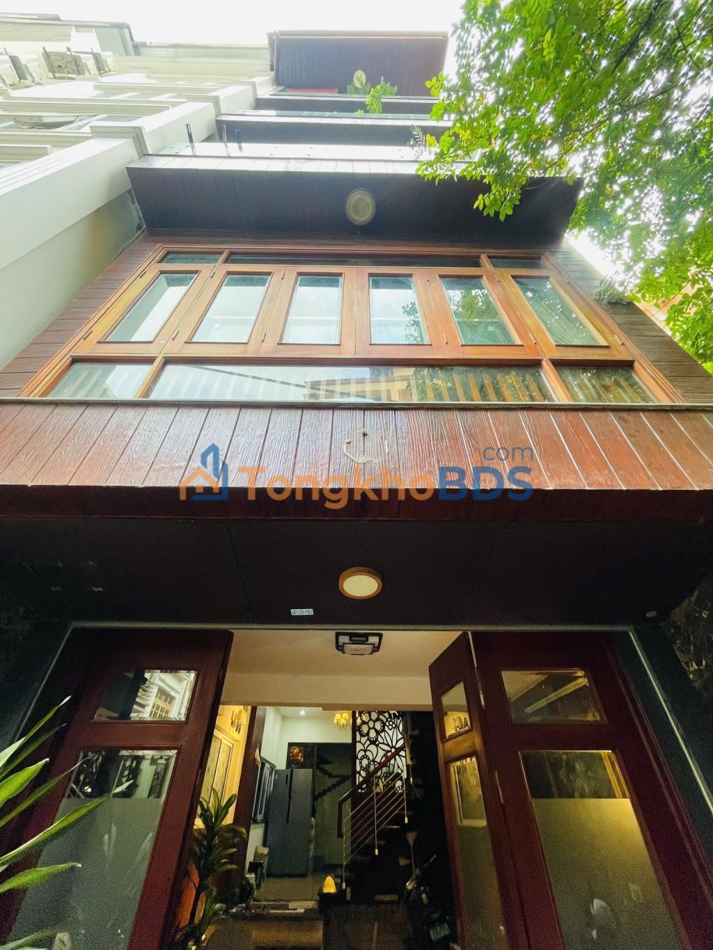 Nhà Lạc Long Quân Cầu Giấy 50m² 18.9 tỷ - Ô tô vào tận nhà