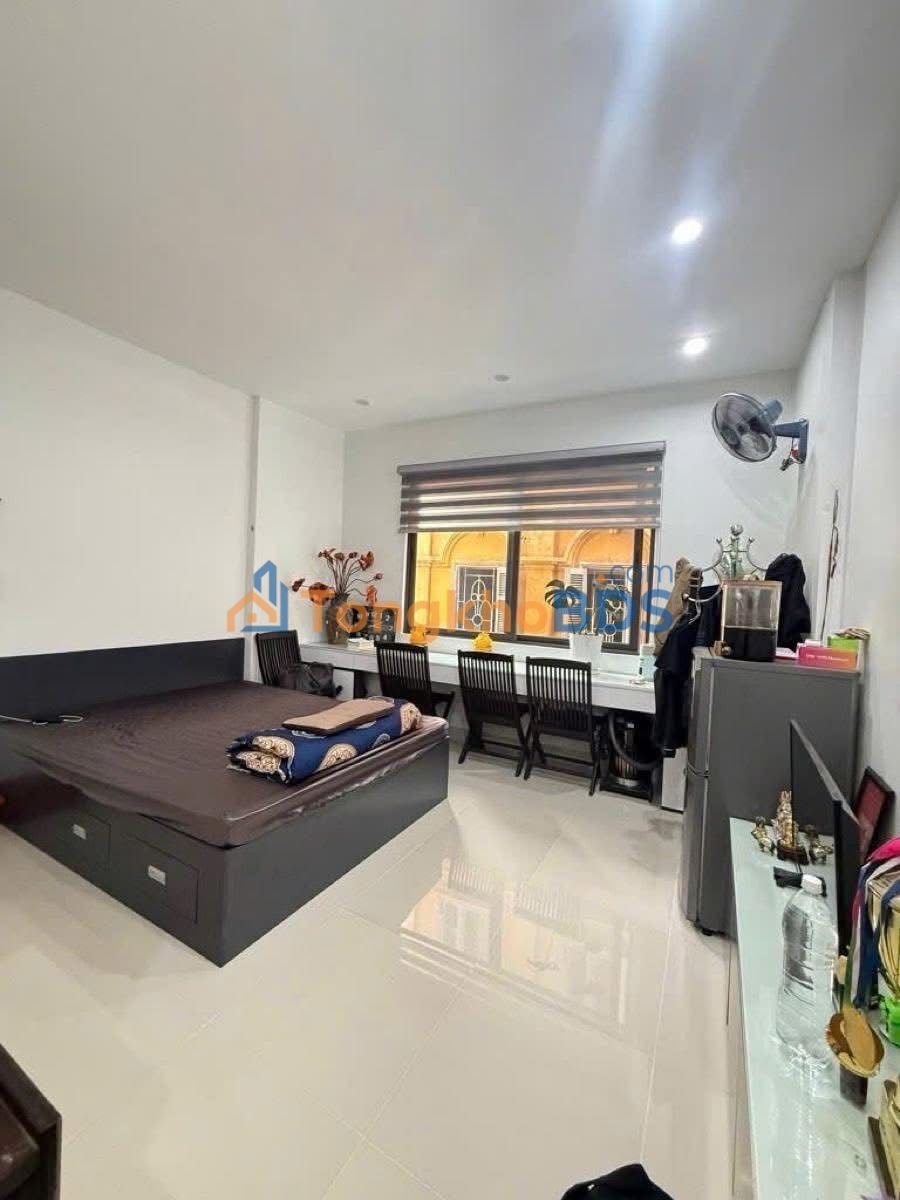 Nhà Phân Lô Nguyên Hồng 6 Tầng - Ô Tô Đỗ Cửa, Kinh Doanh Sầm Uất