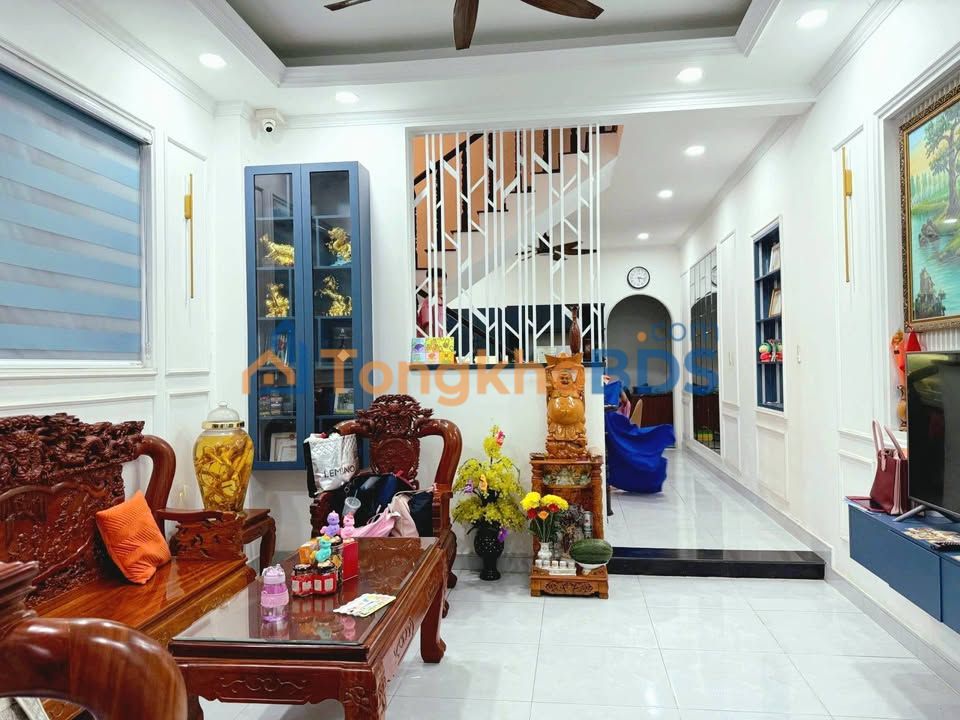 Nhà Phố Thủ Đức 83m² - Căn Góc 2 Mặt Xe Hơi, Giá 10 Tỷ