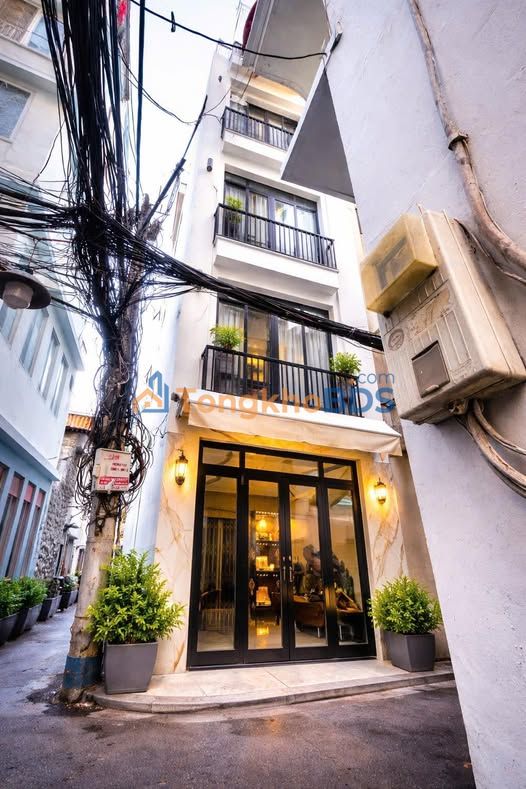 Nhà Hoàng Diệu Q4 24.3m² 5.9 tỷ - Ô tô vào tận nhà, bán gấp