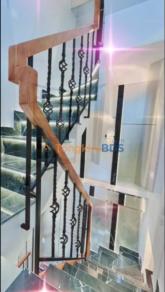 Nhà Q4 hẻm 78 Đoàn Văn Bơ 24m² 5.6 tỷ - Ô tô vào tận nhà