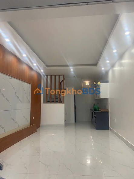 Nhà Lĩnh Nam 30m² 3 Tầng - 2PN, Ô tô gần, Giá 3.8 Tỷ