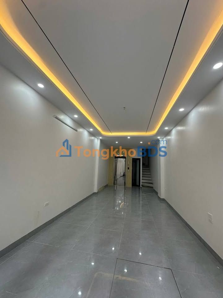 Bán nhà 6 tầng mặt tiền Phạm Văn Đồng, Cầu Giấy - 48m², ô tô vào nhà