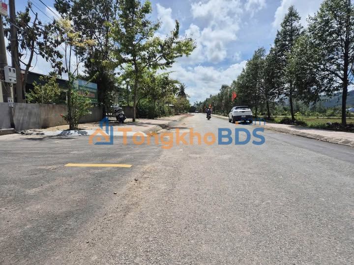 Đất KCN Cẩm Xuyên, Hà Tĩnh - 180m² - Lối 2 Trục Chính, Gần Chợ