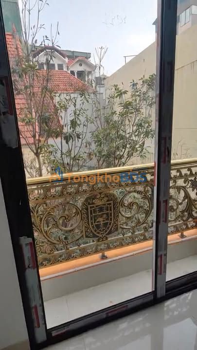 Nhà riêng Cầu Giấy 150m² 114tr - Ô tô vào tận nhà