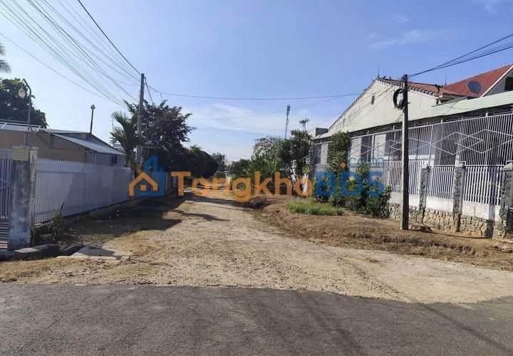 Bán Đất Mặt Tiền Phó Đức Chính, Sa Thầy - 200m² Kinh Doanh Đắc Lợi