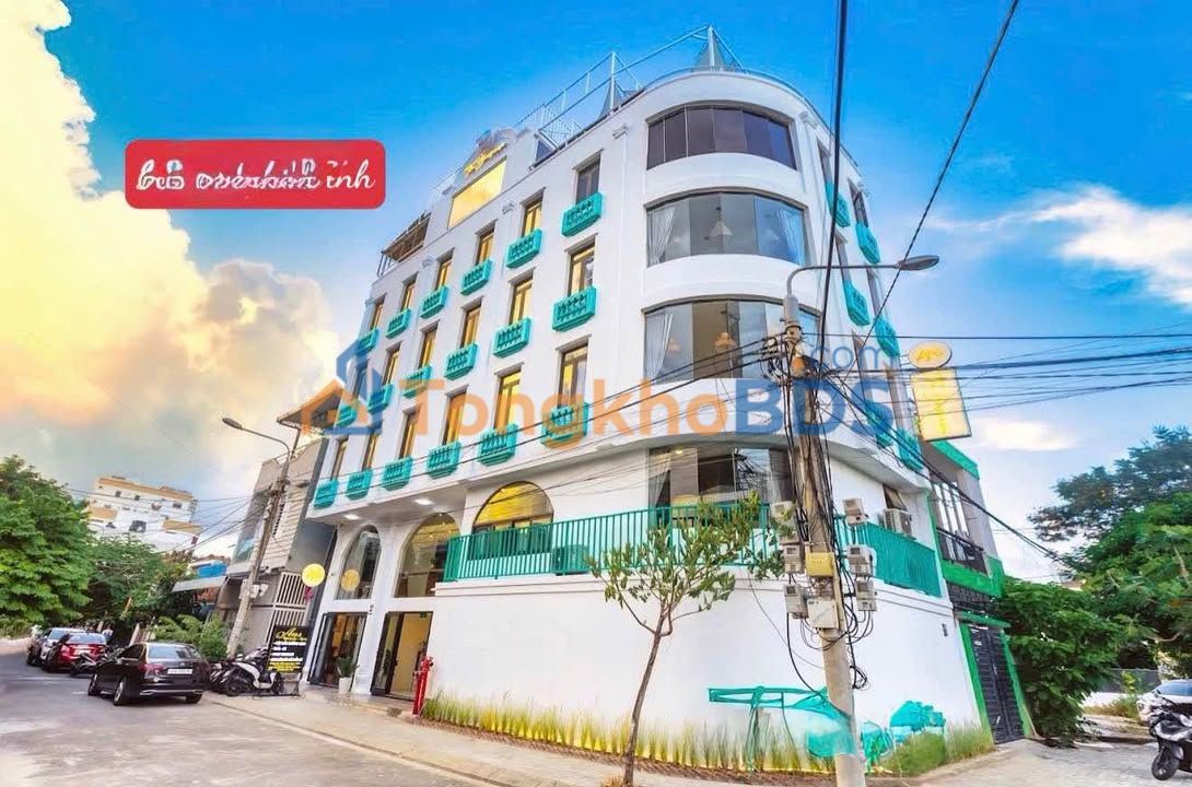 Bán Gấp Khách Sạn 13 Phòng Mặt Tiền Biển Sơn Trà, Đà Nẵng - 100m², Dòng Tiền 200 Triệu/Tháng