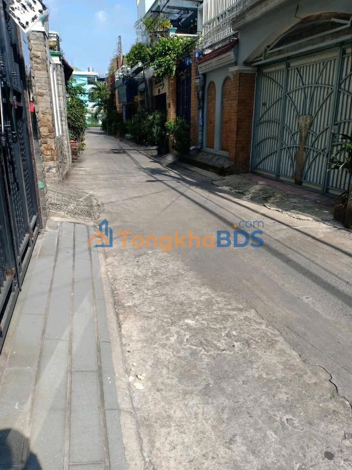 Nhà Lạc Long Quân Q11 32m² giá 5.8 tỷ - Ô tô vào tận nhà