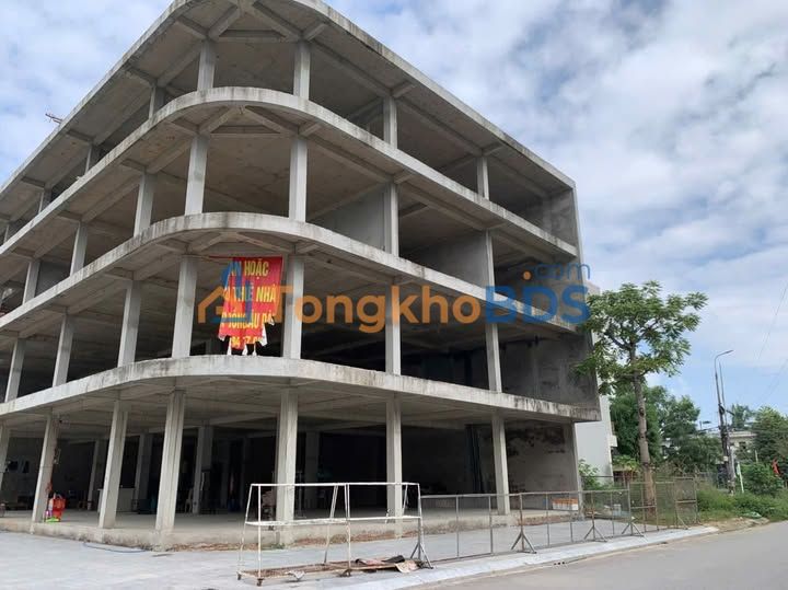 Nhà phố Lạc Long Quân 450m² 43 tỷ - Pháp lý rõ ràng