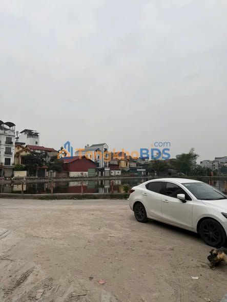 Nhà Bán Long Biên 35m² 7 tỷ - Gần hồ, ô tô vào nhà