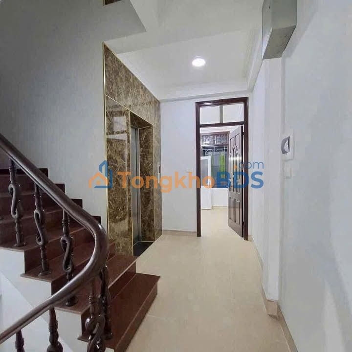 Cho thuê nhà mặt phố Nguyễn Xiển 7 tầng, 357m² - Kinh doanh sầm uất
