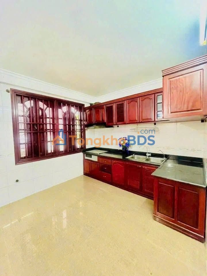 Nhà riêng Nguyễn Văn Cừ 60m² 7 triệu - Ô tô vào tận nhà