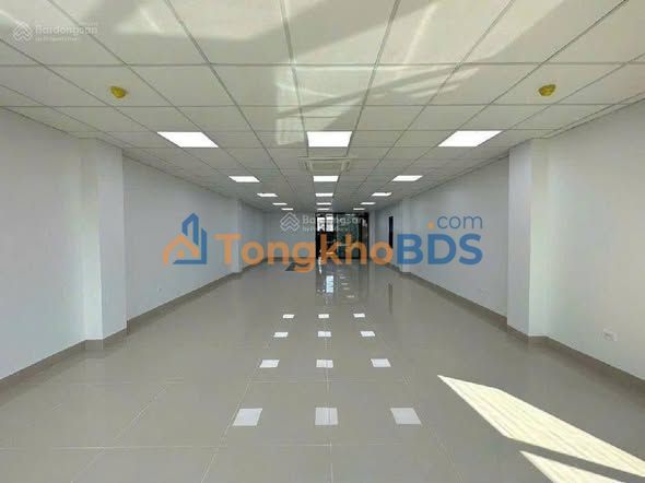 Nhà Nguyễn Văn Cừ 105m² 90 triệu - mặt tiền kinh doanh
