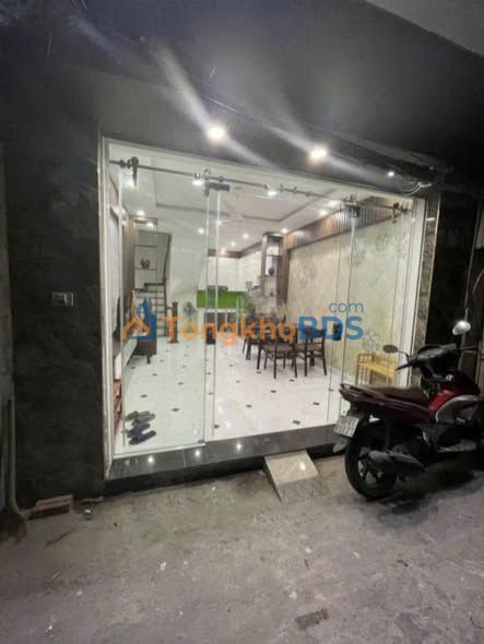 Nhà riêng Đội Cấn Ba Đình 144m² 13,5 triệu - Sẵn sàng ở ngay