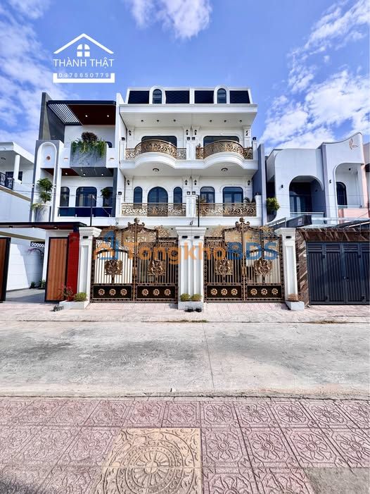 Nhà Phố Tân Cổ Điển Mặt Tiền Rạch Bạch Nha, Mỹ Tho - 69m², 4PN, Giá 4 Tỷ