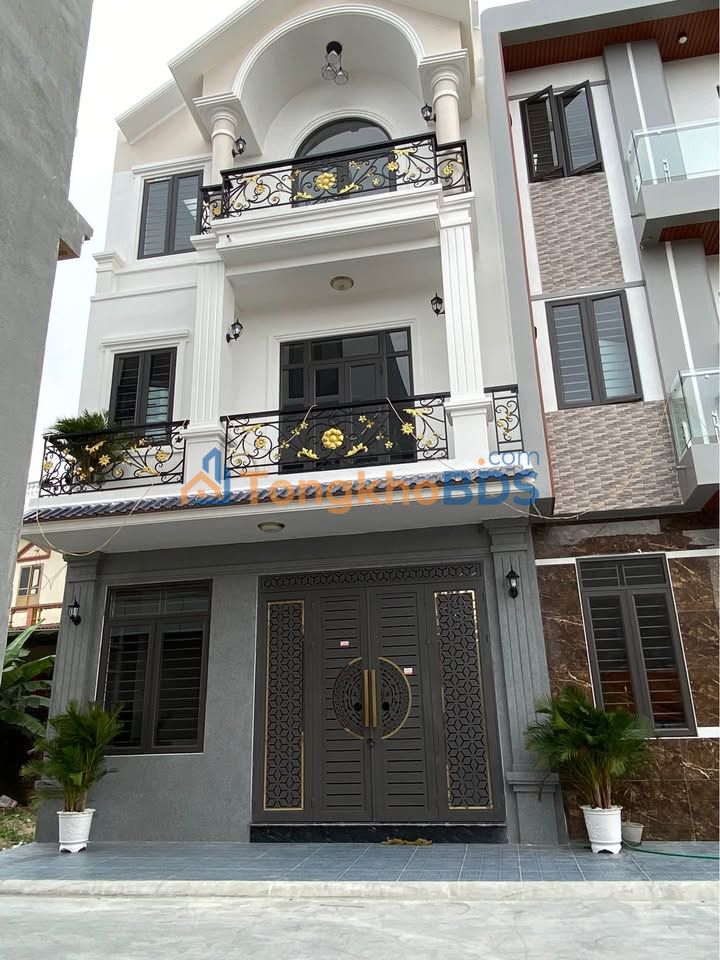 Nhà 3 Tầng Sân Cổng Riêng 61m² Kiều Đông, Hồng Thái - Giá 3.3 Tỷ
