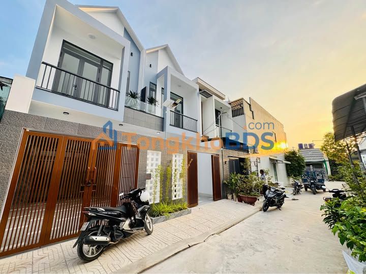 Nhà 2 Lầu 3PN Trung An, Mỹ Tho - Ô tô đỗ cửa, tặng full nội thất