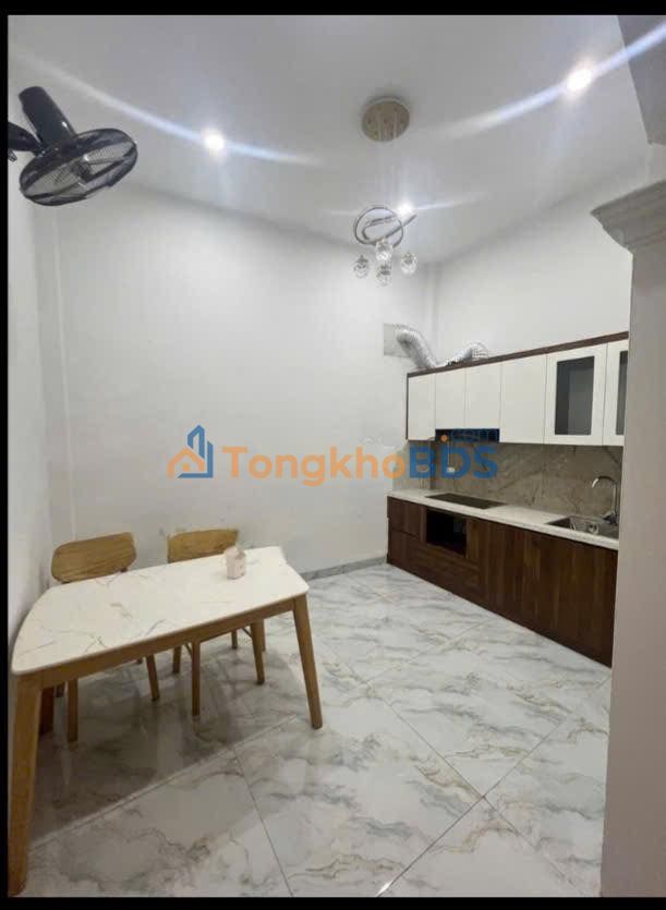 Nhà Nguyên Căn Ngõ Quỳnh 42m² 5PN - Giá 14 Triệu/Tháng