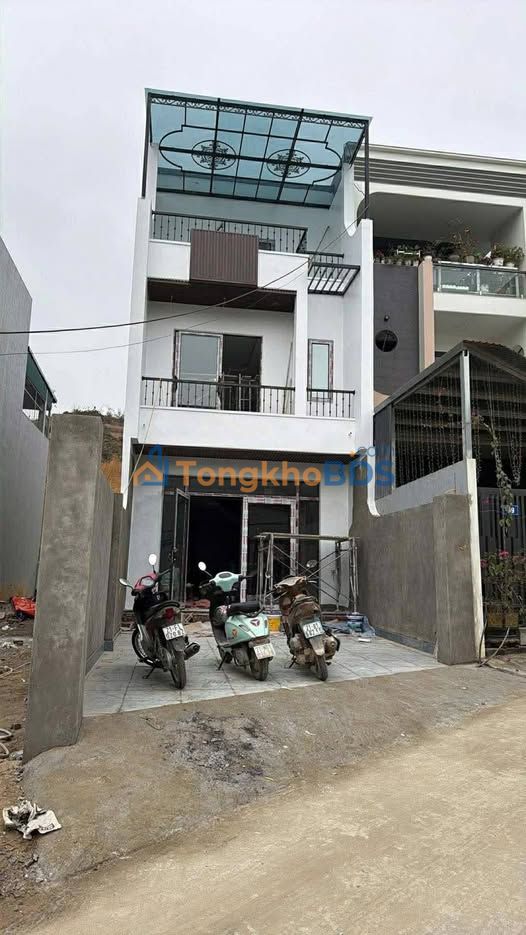 Nhà 3 Tầng Kiên Cố - Trung Tâm Kon Tum, 129m², Giá Tốt