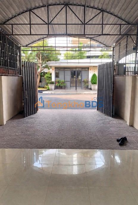 Nhà mặt tiền Lê Văn Việt Thủ Đức 125m² 8.6 tỷ - Kinh doanh sôi động