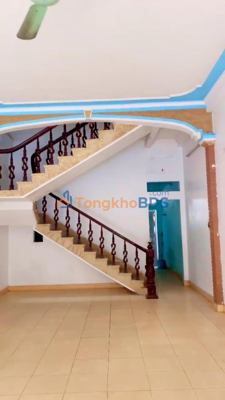 Nhà Mặt Tiền Kinh Doanh 9.5 Triệu - Gần THPT Hoàng Quốc Việt, Bắc Giang