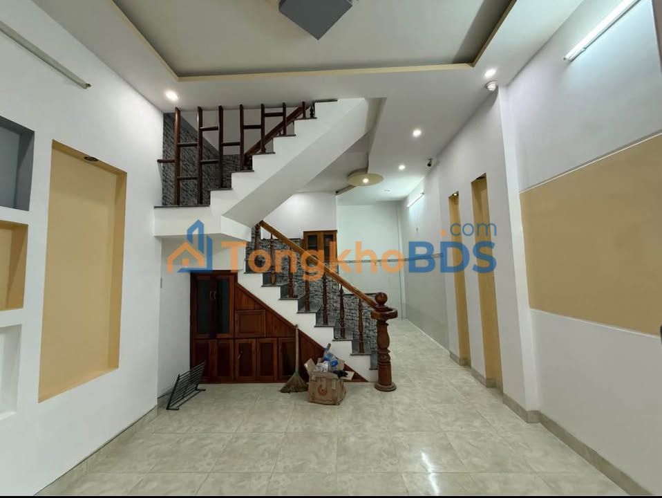 Nhà 40m² Nguyễn Thái Học, Quy Nhơn - Sổ Đỏ Vuông Vức, Giá 2.6 Tỷ TL