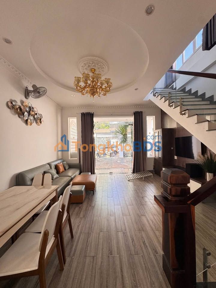 Nhà nguyên căn Tân Lợi Đắk Lắk 11 triệu - Ô tô vào nhà