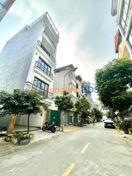 Nhà riêng Vỉa Hè Long Biên 62.5m² - Ô tô vào tận nhà