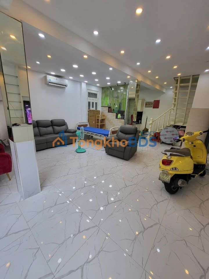 Nhà phố Trần Hưng Đạo Q5 40m² 8.5 tỷ - Ô tô vào tận nhà