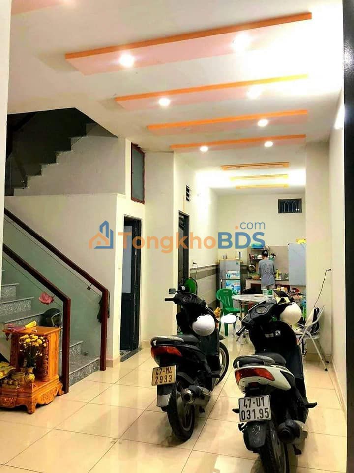 Nhà 2 Tầng 103.8m² Q.12 Gần QL1A - Giá 3.2 Tỷ, Sẵn Ở Ngay!