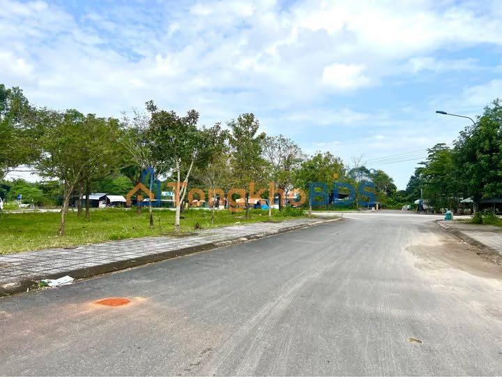 Đất Tam Kỳ Nguyễn Tất Thành 130m² 2.3 tỷ - Đường to ô tô