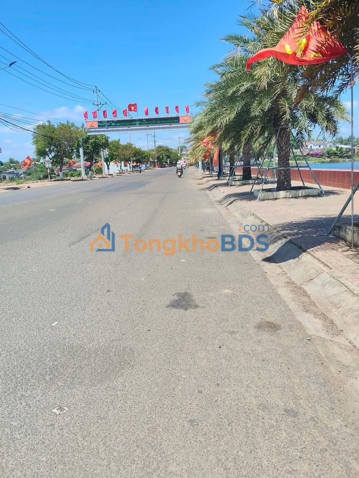 Nhà mặt tiền Hùng Vương Buôn Ma Thuột 360m² 216tr - Mặt tiền kinh doanh