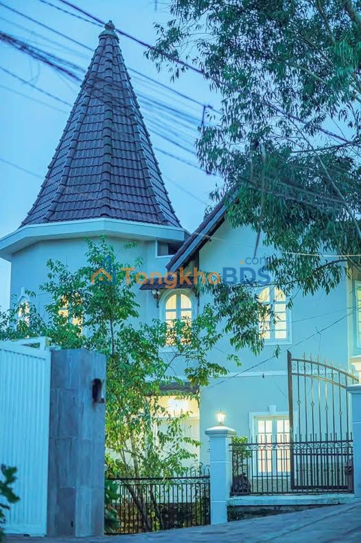 Villa Sân Vườn Châu Âu 360m² Mặt Tiền Nguyễn Trung Trực Đà Lạt - Giá 29 Tỷ