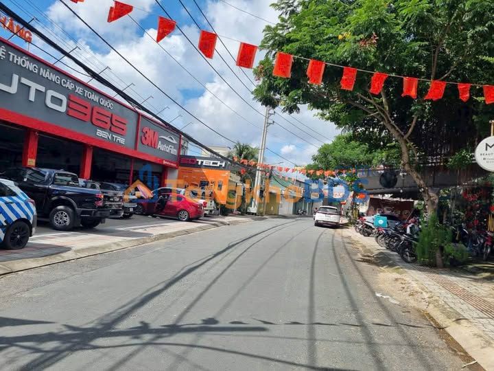 Nhà mặt tiền Ca Văn Thỉnh Bến Tre 365m² 14 tỷ - Ô tô vào tận nhà