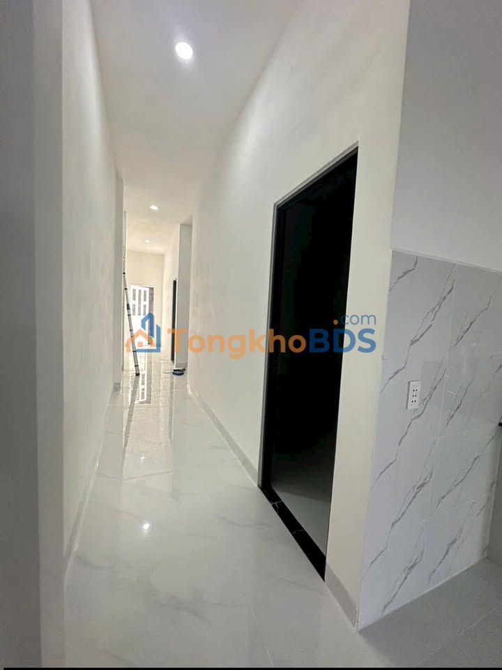 Nhà Lầu 3PN Mới Đẹp, Ngay Chợ Xóm Vắng Dĩ An - 7.5 Triệu/Tháng