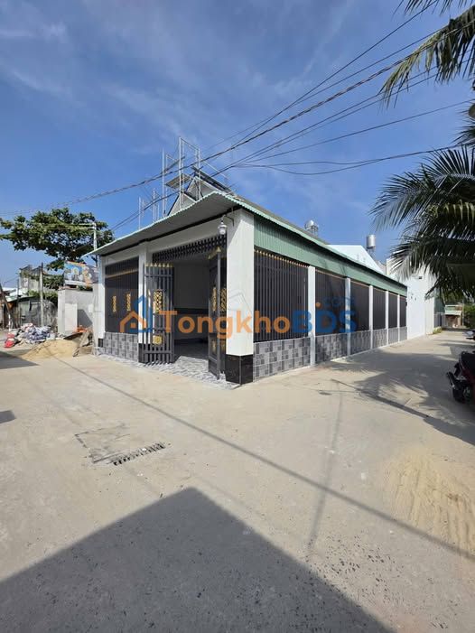 Nhà Phố Tây Ninh 182m² - 2 Mặt Tiền Ô Tô, Gần Tòa Thánh, Giá 2.55 Tỷ
