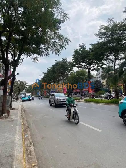 Đất nền Tây Hồ 51m² sổ hồng vuông đẹp, cách mặt phố Thụy Khuê 10m - Giá 15 tỷ