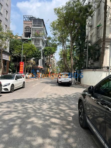 Nhà mặt phố Hoàng Sâm Cầu Giấy 40m² 21.5 tỷ - Ô tô vào nhà